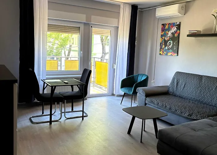 By The Center 발라톤알마디